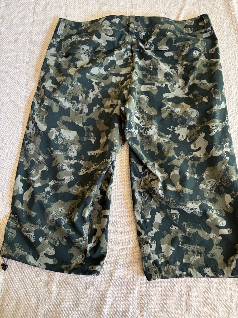 Columbia Omni Shield Camo Capri Pants Button Zip Stretch Size 16 - Picture 16 of 17